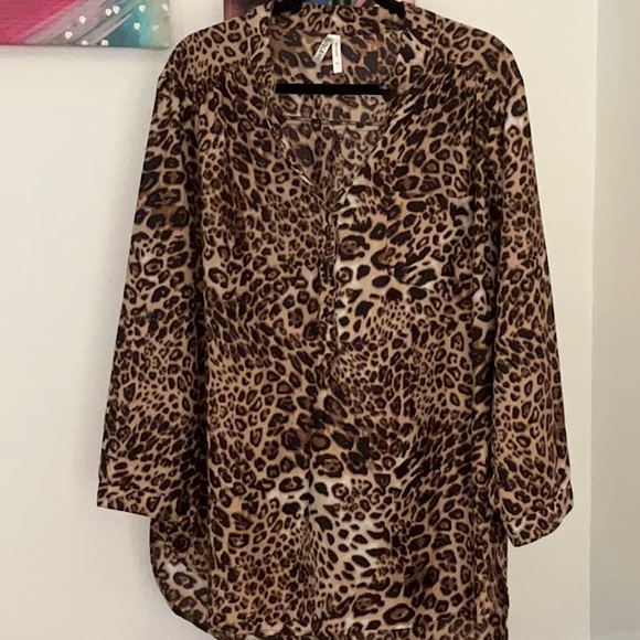 Live 4 Truth Tops - Live 4 truth 3x leopard print high low blouse with 3/4 inch sleeves